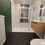 아파트 Elegant Loft In Liege With Private Terrace Mellet